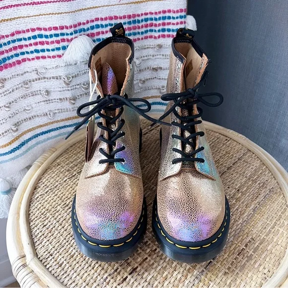 Dr. Martens 1460 Sand Rainbow Ray Multi Leather 8-Eye Boots Women’s Size 10 - Picture 3 of 8